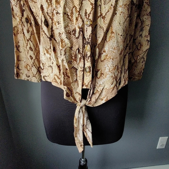 Leighton Crop Snakeskin Print Long Sleeve Top - Picture 3 of 4